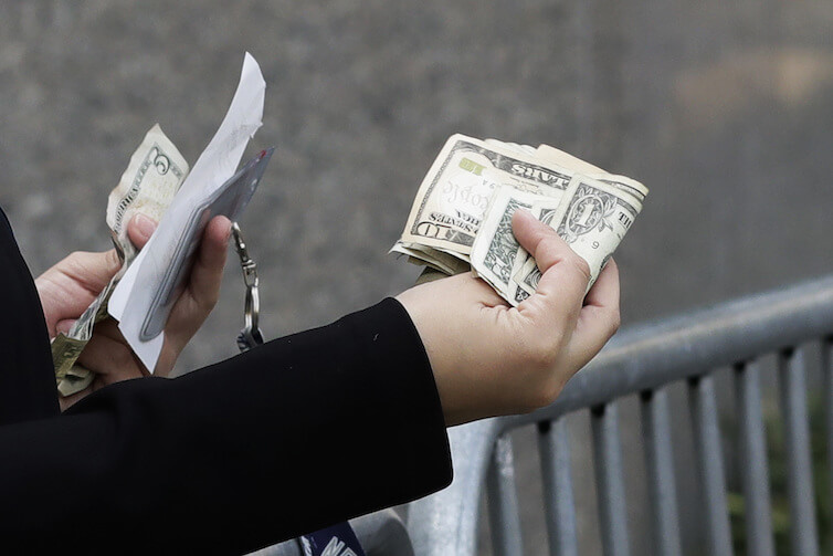 How inequalities of wealth matter for consumption